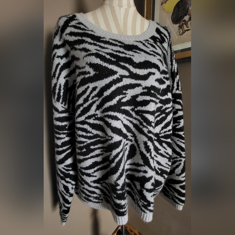 BRAND NEW W/ Tags Lee Womens Size 2X Animal Zebra Tiger Print Black Grey Sweater